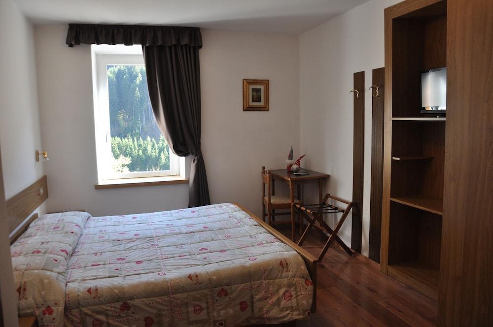 Alpenlife Hotel Someda Moena Bagian luar foto