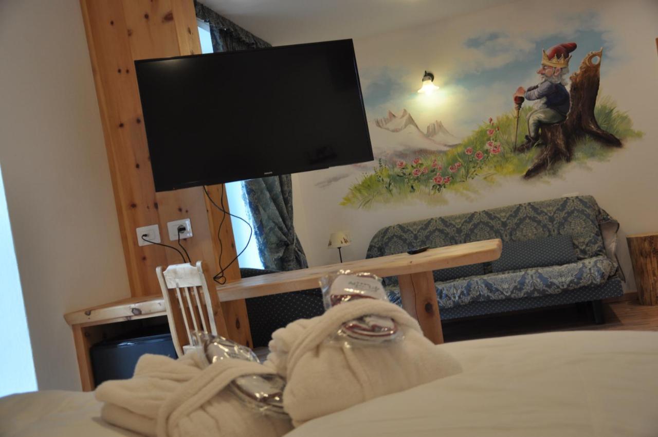 Alpenlife Hotel Someda Moena Bagian luar foto