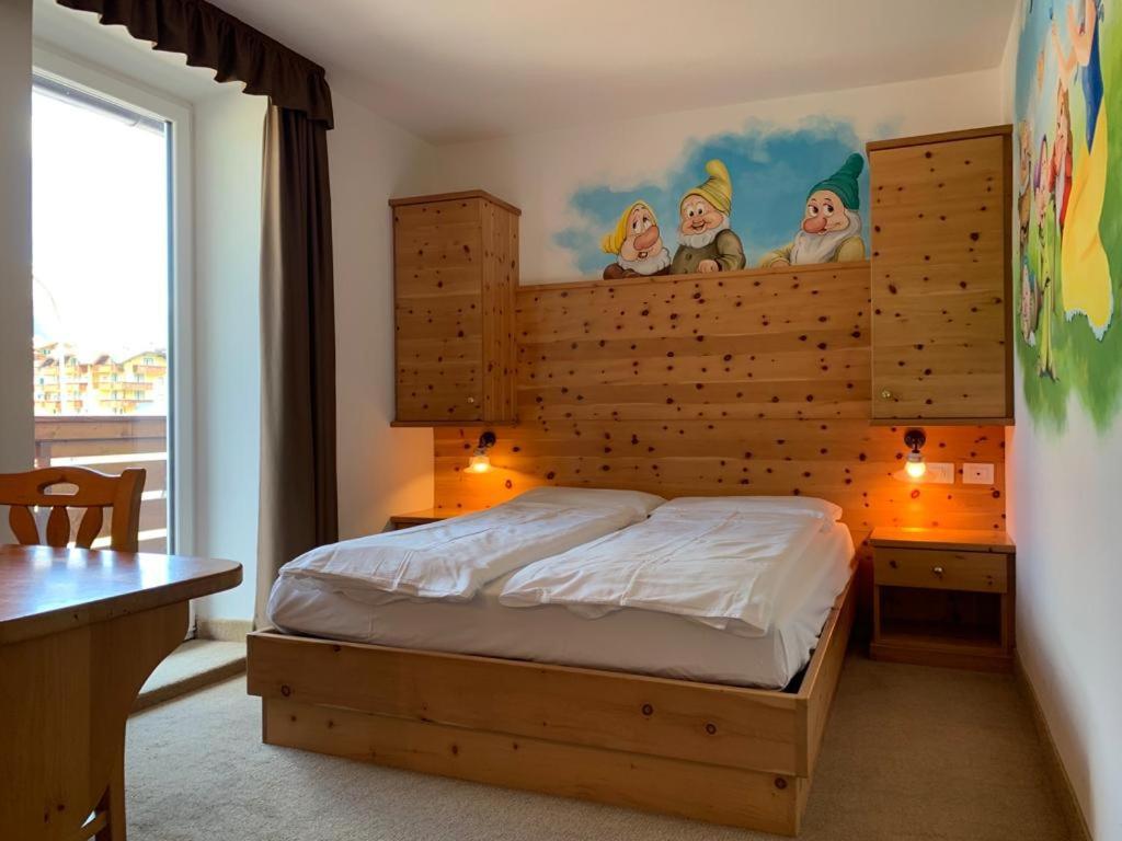 Alpenlife Hotel Someda Moena Bagian luar foto