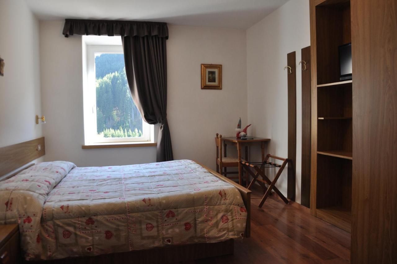 Alpenlife Hotel Someda Moena Bagian luar foto