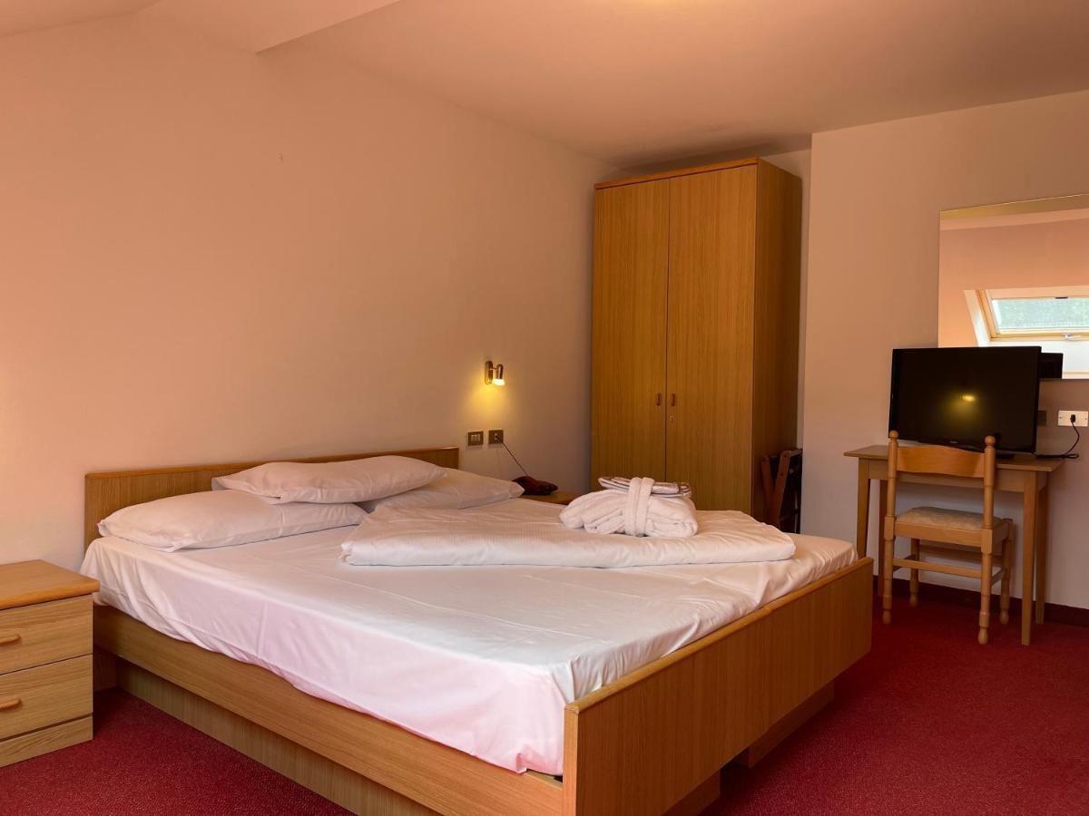 Alpenlife Hotel Someda Moena Bagian luar foto