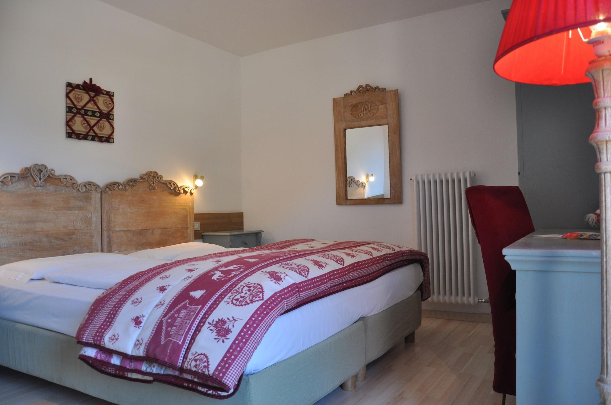 Alpenlife Hotel Someda Moena Bagian luar foto