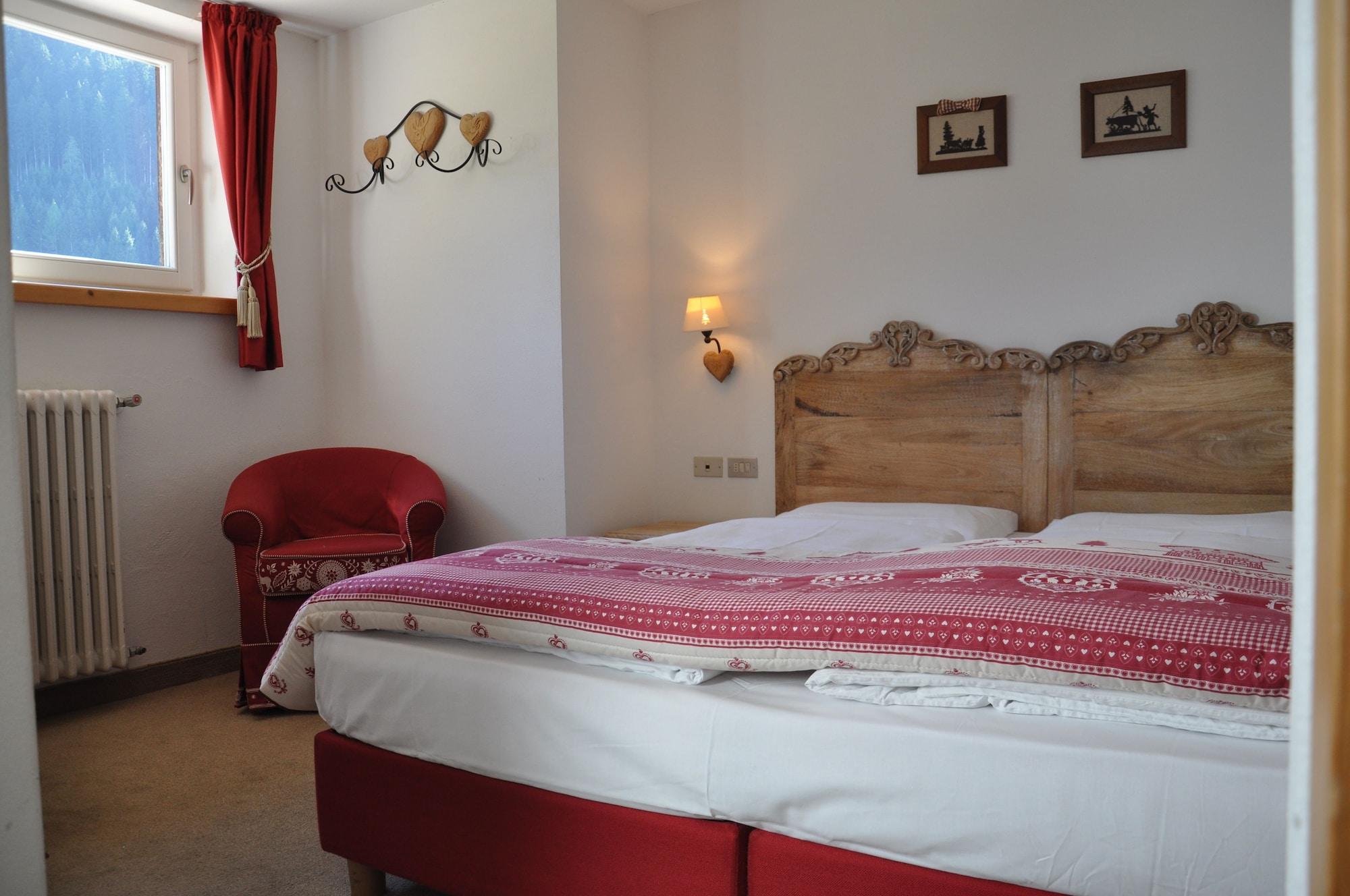 Alpenlife Hotel Someda Moena Bagian luar foto