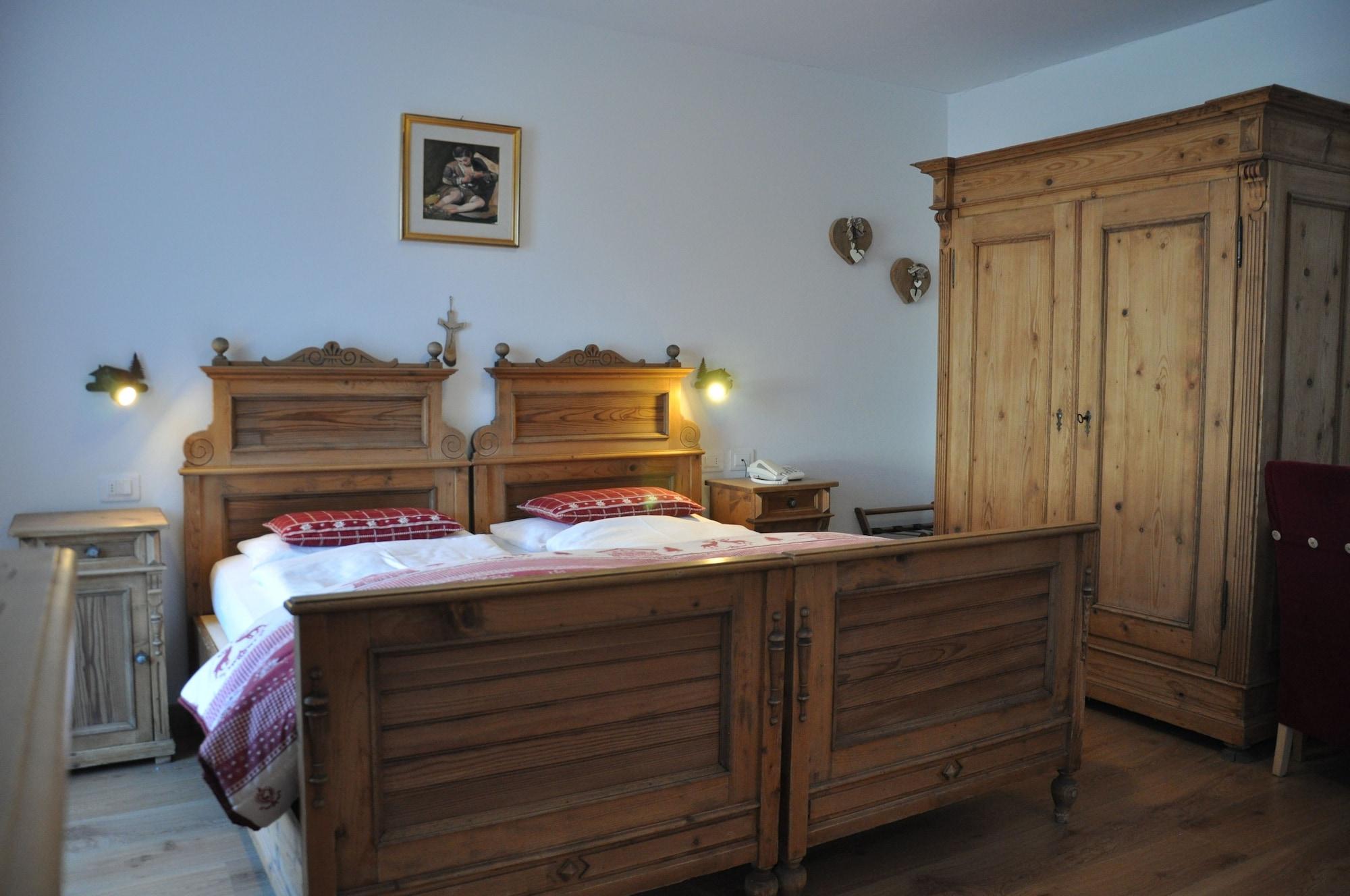 Alpenlife Hotel Someda Moena Bagian luar foto