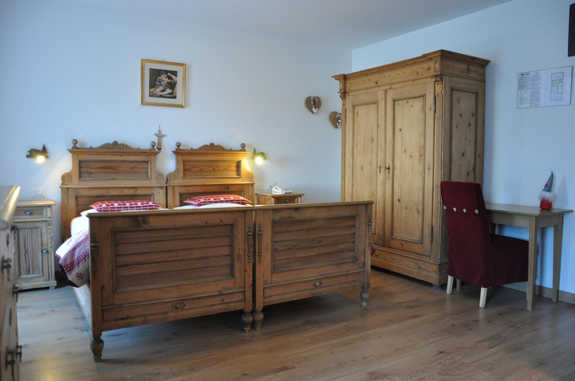 Alpenlife Hotel Someda Moena Bagian luar foto