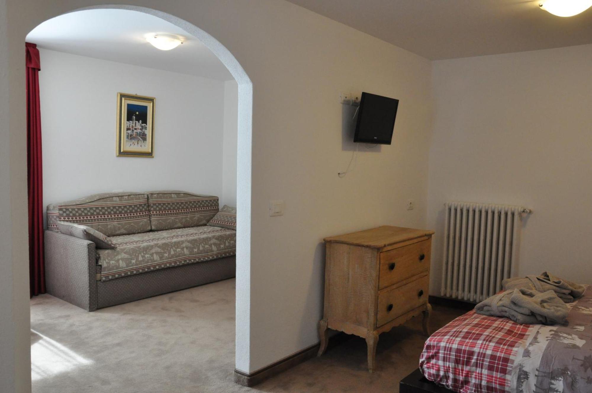 Alpenlife Hotel Someda Moena Bagian luar foto
