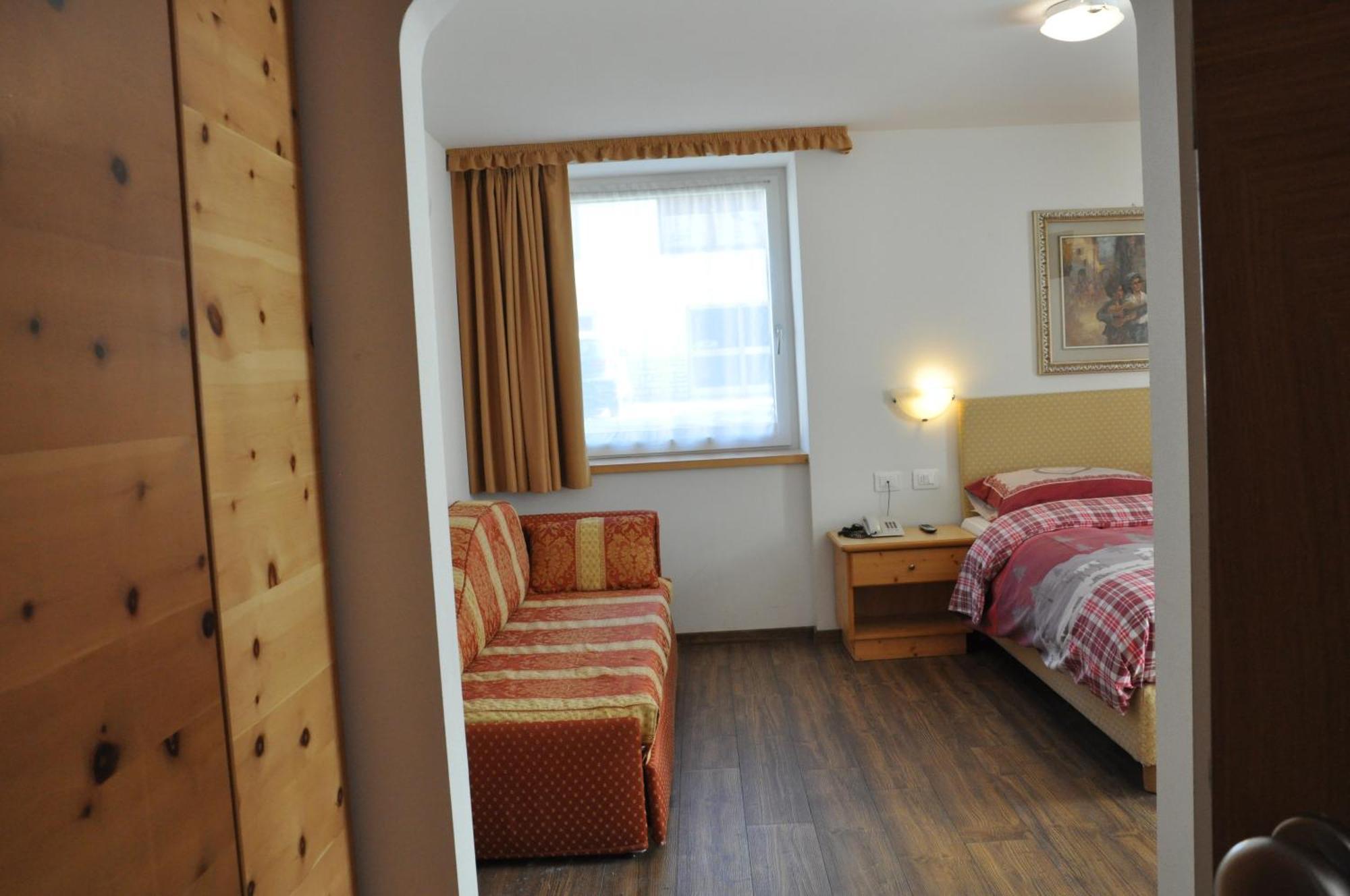 Alpenlife Hotel Someda Moena Bagian luar foto