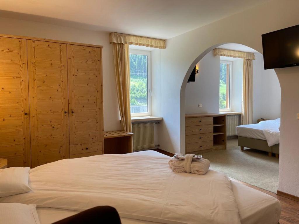 Alpenlife Hotel Someda Moena Bagian luar foto