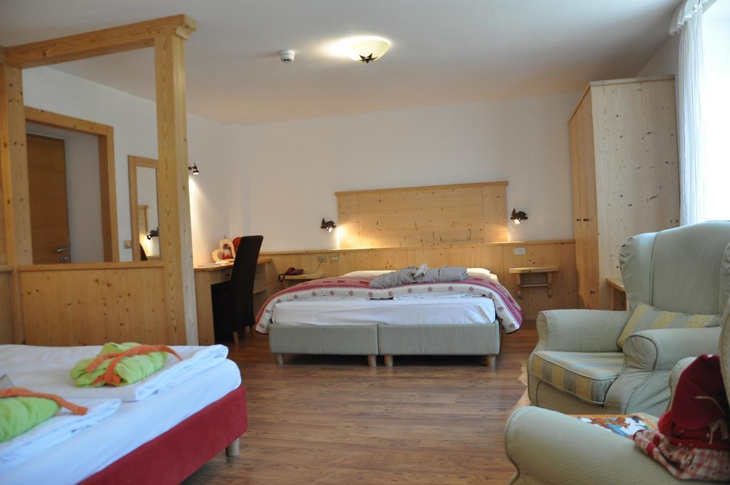 Alpenlife Hotel Someda Moena Bagian luar foto