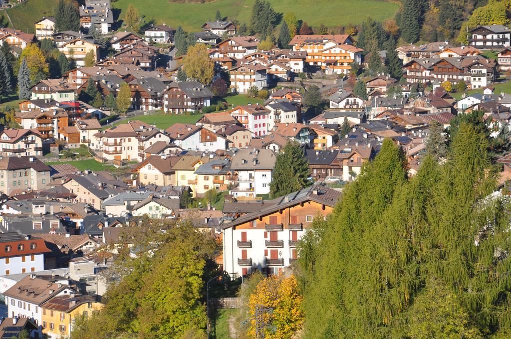 Alpenlife Hotel Someda Moena Bagian luar foto