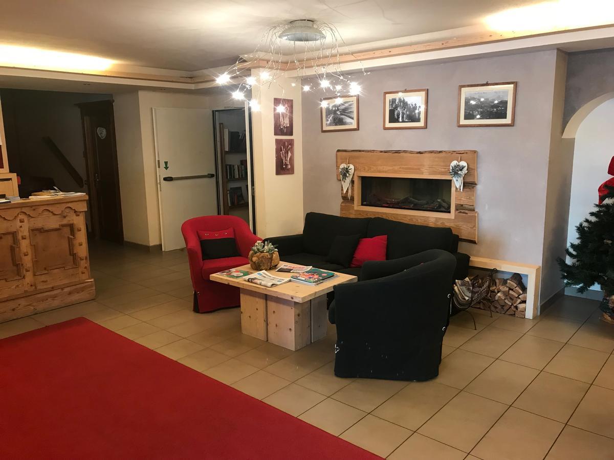 Alpenlife Hotel Someda Moena Bagian luar foto