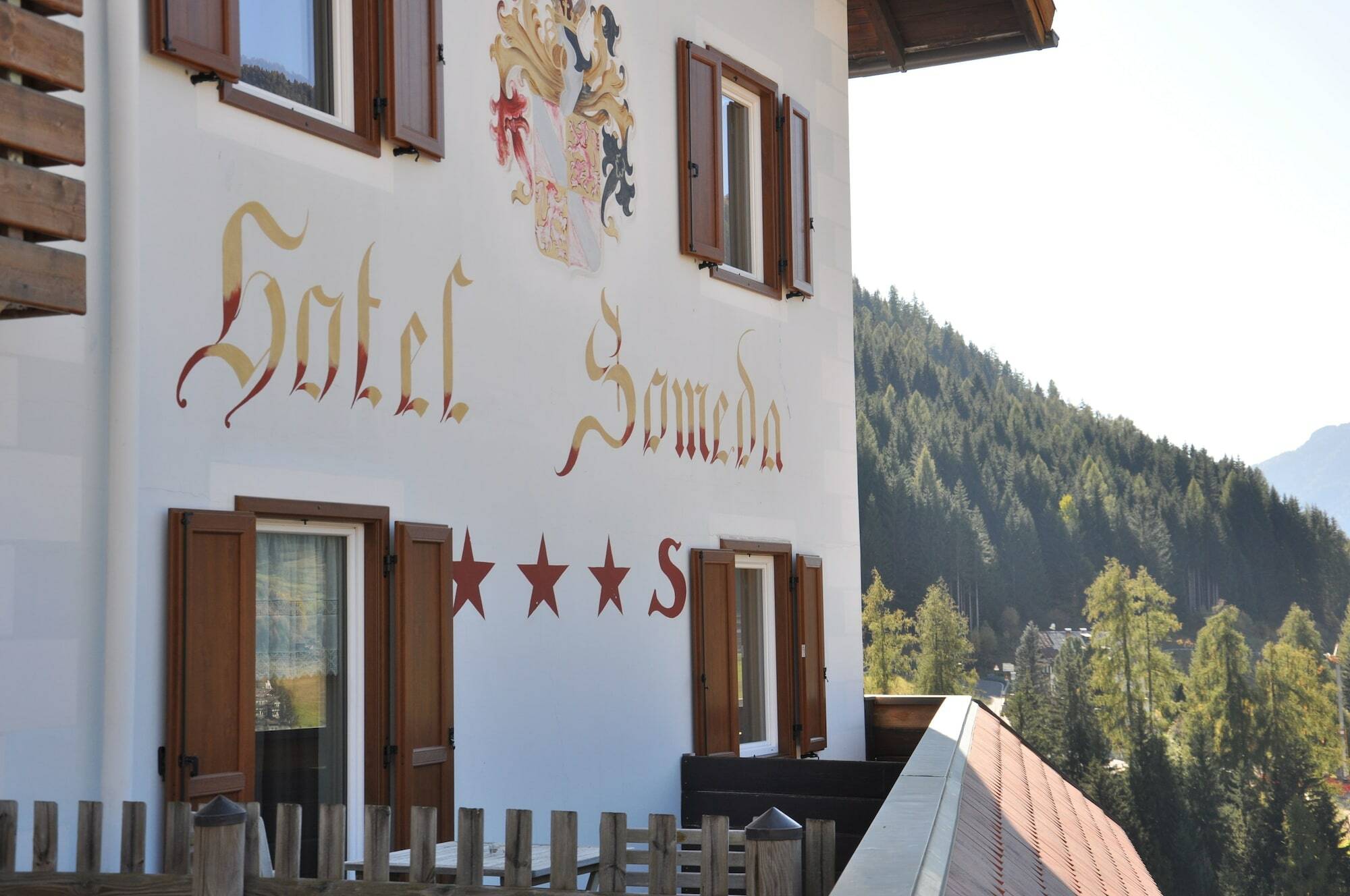 Alpenlife Hotel Someda Moena Bagian luar foto